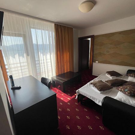Melin Residence Orşova Екстериор снимка