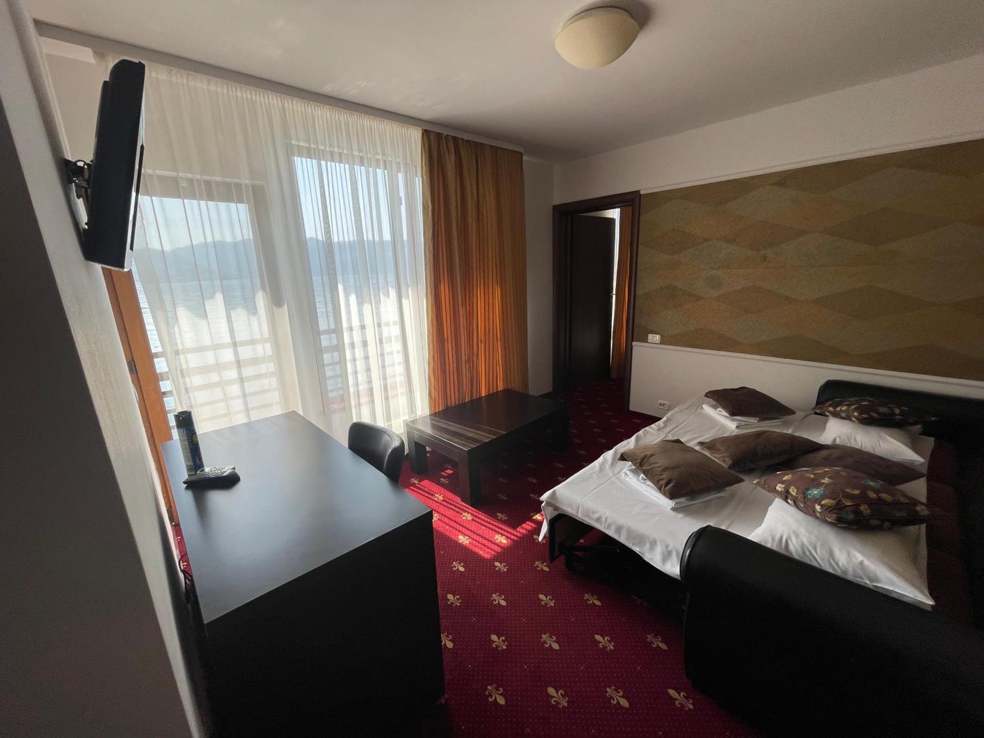 Melin Residence Orşova Екстериор снимка